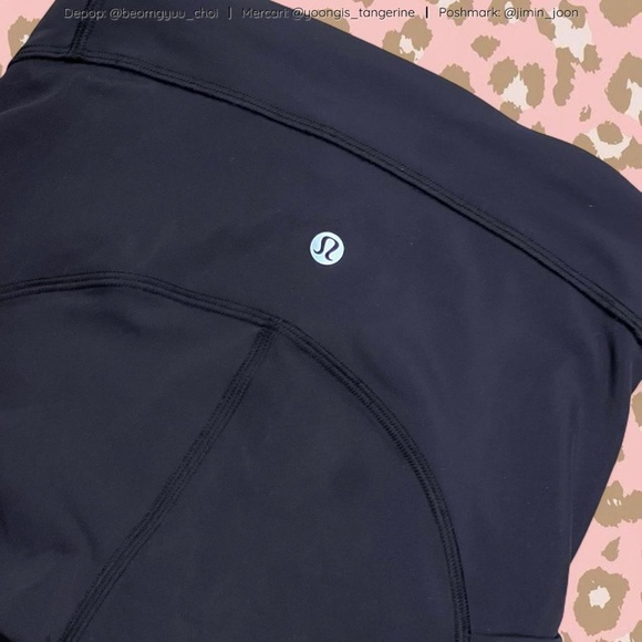 Black lululemon leggings with pockets - Picture 3 of 7